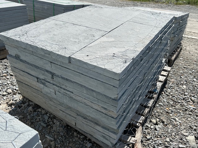 Lot 5: 3 pallets 1.5" Bluestone Patio Kits 2